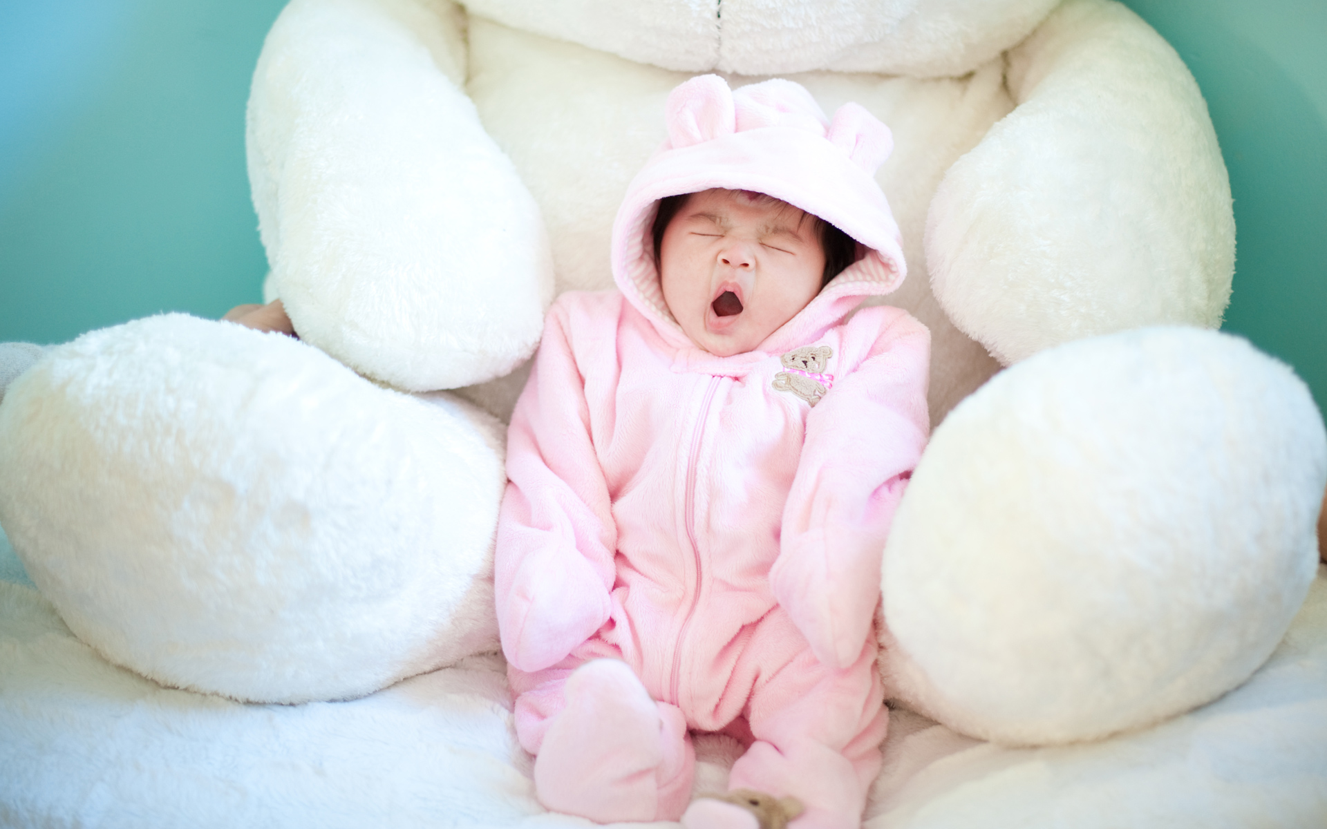 Cute Baby Yawning608965398